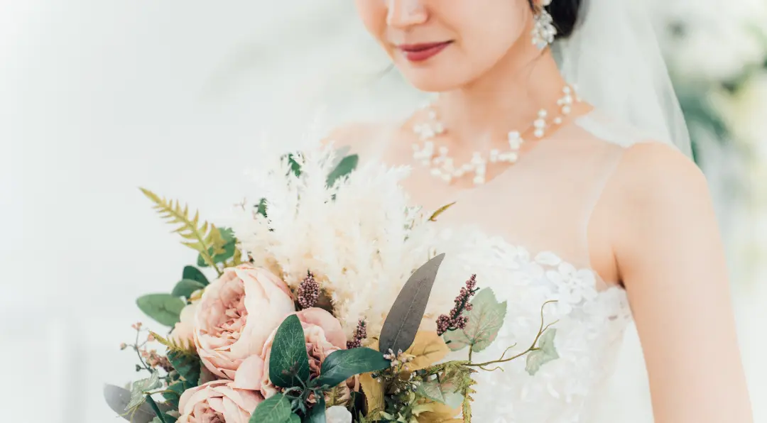 立位の姿勢のいいウエディング姿